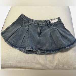 Low rise pleated denim mini skirt bluenotes